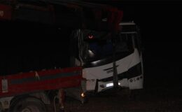 İşçileri taşıyan 2 midibüs çarpıştı: 45 yaralı var