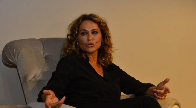 Hülya Avşar: Evimde oturacak yer bile bulamayabilirsiniz - Magazin  haberleri – Sözcü