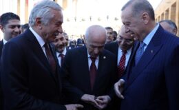 Anıtkabir’de ilginç anlar! Cumhurbaşkanı Erdoğan dahil herkes Bahçeli’nin yüzüğüne takıldı