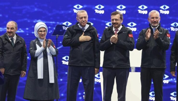 Cumhurbaşkanı Erdoğan’ın binlerce kişi önünde Emine Erdoğan’a yaptığı jest, tüm salona tebessüm ettirdi