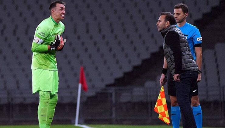 Muslera’nın derbi korkusu! Karagümrük maçında kenara gelip Okan Buruk’a resmen yalvardı