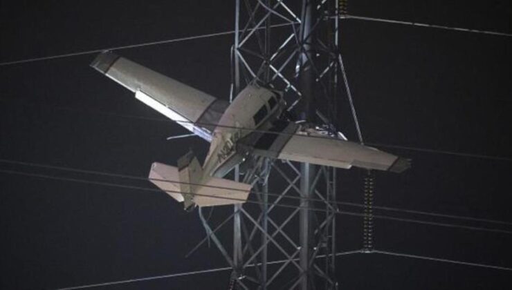 ABD’de küçük uçak, yüksek gerilim hattına saplandı! 88 bin kişi karanlıkta kaldı