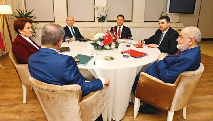 AK Parti’nin HDP’yi ziyaret etmesine Ahmet Davutoğlu’ndan destek geldi: Tavır doğrudur