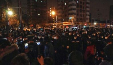 Çin’de Kovid-19 tedbirlerinin yeniden getirilmesinin ardından ülke genelinde protestolar başladı
