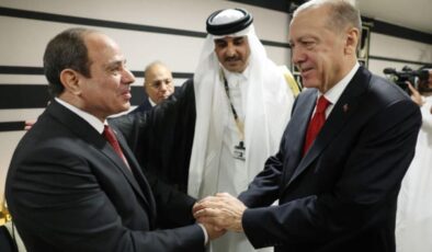 Cumhurbaşkanı Erdoğan, “Asla görüşmem” dediği Sisi ile el sıkıştı, sırada başka bir lider daha var