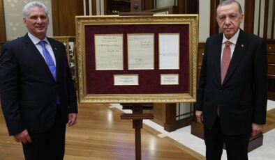 Cumhurbaşkanı Erdoğan’dan Küba Devlet Başkanı’na manidar “Abdülhamid” hediyesi