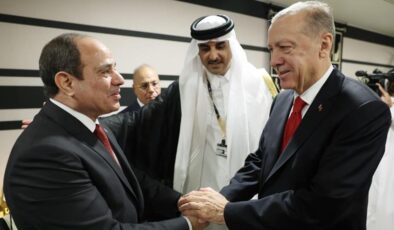 Erdoğan, Sisi ile tokalaştığı fotoğrafın hikayesini anlattı: 45 dakikaya varan bir görüşme gerçekleştirdik