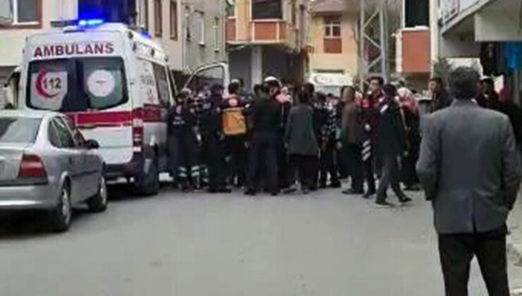 Hasta almaya gelen ambulans otomobile çarptı, sağlık çalışanlarına sopayla saldırdılar