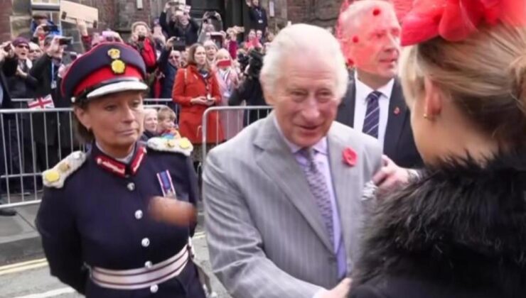 İngiltere Kralı 3. Charles ve eşi Camilla’ya yumurtalı saldırı