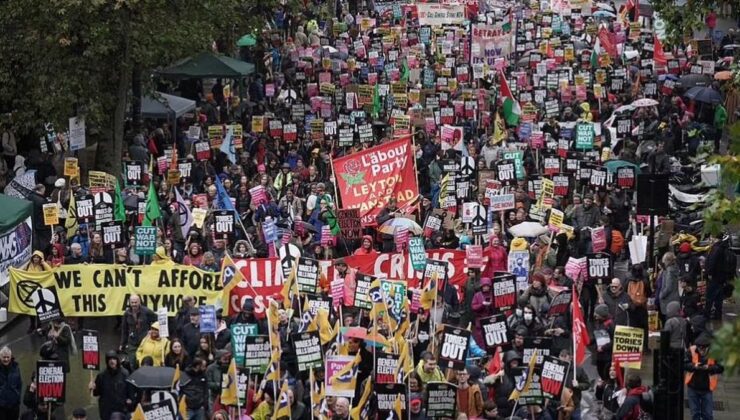 İngiltere’de hayat pahalılığı protestosu! Binlerce kişi sokağa döküldü