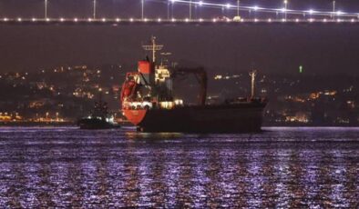 İstanbul Boğazı’nda gemi arızalandı, trafik askıya alındı