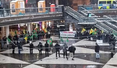 İsveç’te terör örgütü PKK/YPG yandaşları TSK’nın hava harekatını protesto etti