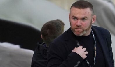 Rooney’nin soyunma odası konuşmaları gençleri dehşete düşürdü: Cinsel organının boyunu anlatıyor