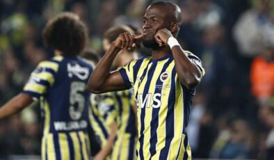 Şampiyonluk yolunda şakaları yok! 10 kişi kalan Fenerbahçe, Sivas’ı devirip liderliği perçinledi