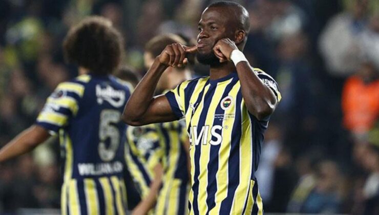 Şampiyonluk yolunda şakaları yok! 10 kişi kalan Fenerbahçe, Sivas’ı devirip liderliği perçinledi