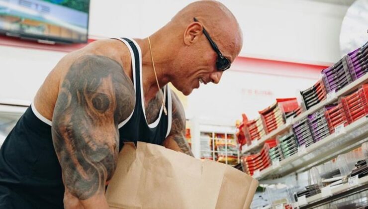 Ünlü oyuncu Dwayne Johnson, geçmişte hırsızlık yaptığı marketteki tüm çikolata barlarını satın aldı