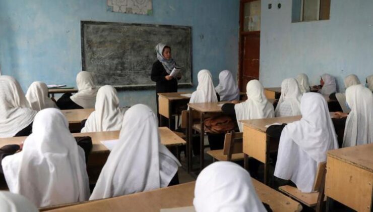 Afganistan’da kız öğrencilere ortaöğretimin ardından yükseköğretim de yasaklandı
