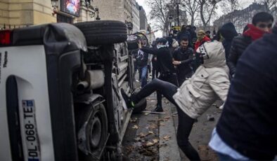 Fransa’dan Paris’teki protestoları daha da körükleyecek karar: Saldırganın gözaltı kararı kaldırıldı
