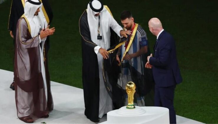 Messi’ye Katar Emiri’nin giydirdiği kıyafetin altından çok derin bir anlam çıktı