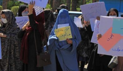 Taliban’ın üniversitede okumalarını yasakladığı Afgan kadınlara İran’dan sürpriz davet