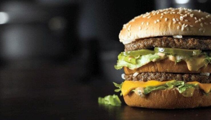 Ünlü fast food zincirindeki hamburger menüsünün fiyat değişimi gündem oldu! 4 yıl önceyle şimdi arasında dağlar kadar fark var