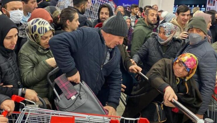 İstanbul’da market açılışında izdiham! İndirimden yararlanmak için birbirleriyle yarıştılar