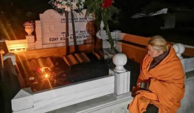 Tuğba Özay, ani ölümüyle yıkıldığı babasının mezarı başında sabahladı