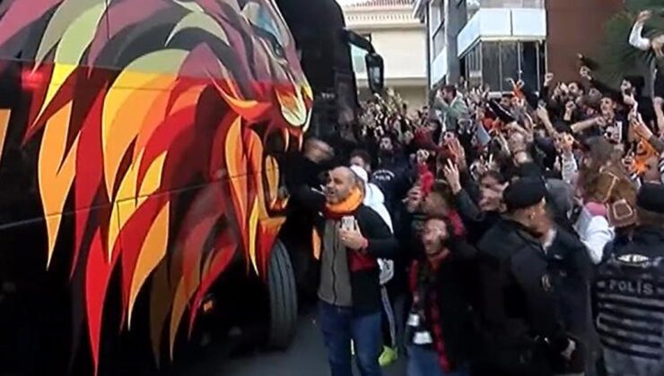 Yalnız bırakmadı! Derbi için Kadıköy’e giden Galatasaray takım otobüsünde sürpriz isim