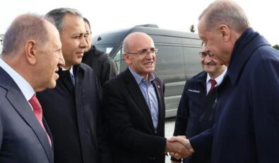 Ekonominin başına geçeceği söylenen Mehmet Şimşek, AK Parti Genel Merkezi’nde Cumhurbaşkanı Erdoğan’la görüştü