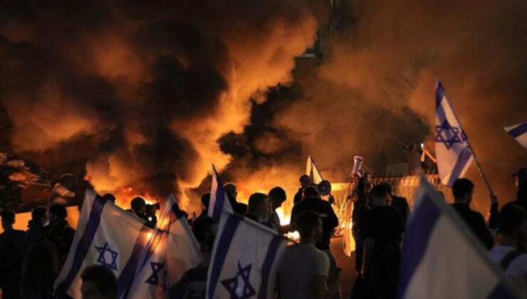 Halkın sokağa indiği İsrail’de Başbakan Netanyahu’dan geri adım! Tartışmalı yargı düzenlemesi ertelendi