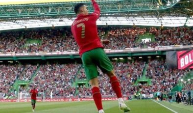 Rekor kırdı! Dünya futbol tarihinde en çok milli maça çıkan futbolcu Cristiano Ronaldo oldu