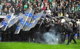 Son Dakika: Amedspor maçında çıkan olaylar nedeniyle Bursaspor’a 9 maç seyircisiz oynama cezası verildi