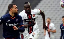 Son dakikalarda gol düellosu! Karagümrük-Başakşehir maçı nefes kesti