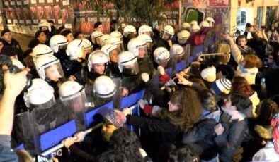 Taksim’e yürümek isteyen kadınlara polis biber gazı ile müdahale etti