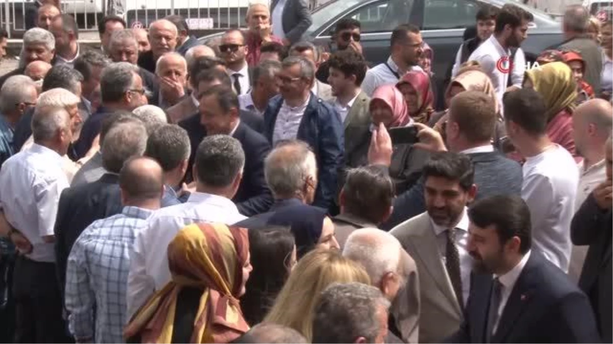 AK Partili Genel Sekreter Yardımcısı Av.Cem Şahin ve Ali Keskinkılıç mazbatalarını aldı