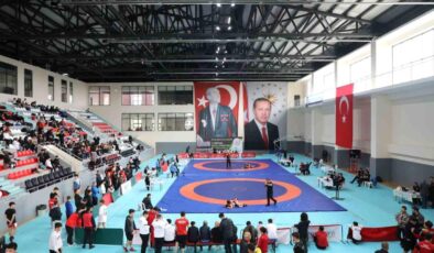 Akyazı Recep Tayyip Erdoğan Spor Kompleksi açıldı