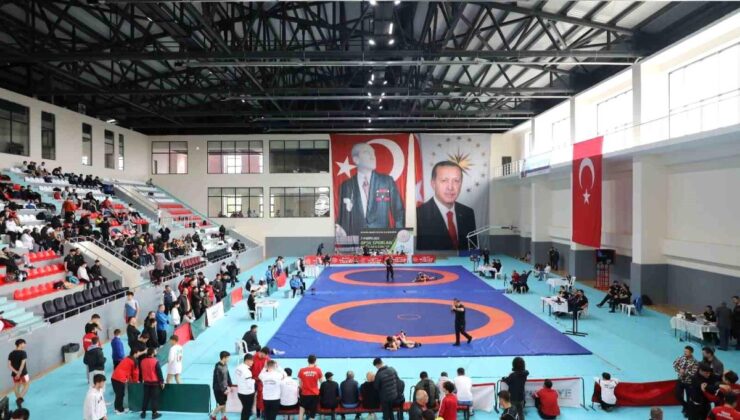 Akyazı Recep Tayyip Erdoğan Spor Kompleksi açıldı