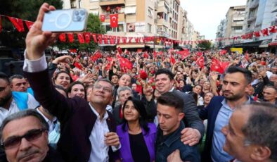 Buca Belediye Lideri ve CHP Küme Lider Vekili Forbes Sevgi Yolunda Vatandaşlarla Buluştu