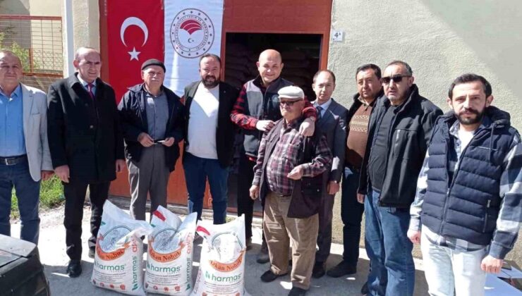 Çavdarhisar İlçe Tarım ve Orman Müdürlüğü, 356 çiftçiye 24 ton nohut tohumu dağıttı