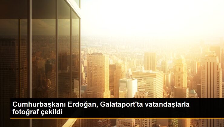 Cumhurbaşkanı Erdoğan, Galataport’ta vatandaşlarla fotoğraf çekildi