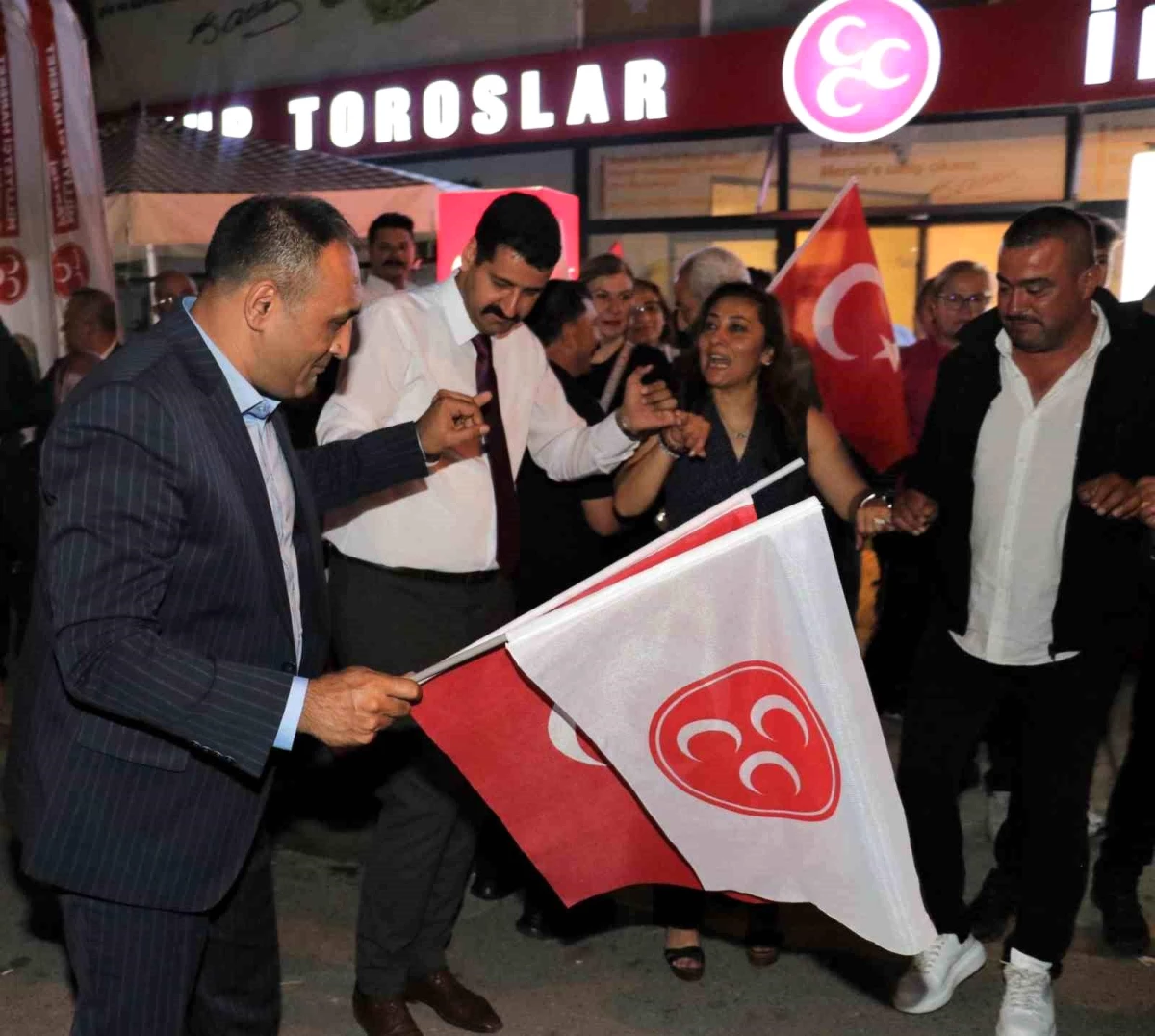 Cumhurbaşkanı Erdoğan’ın zaferi Mersin’de coşkuyla kutlandı