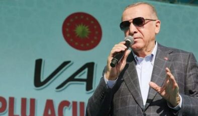 Erdoğan gençlere seslendi: Geçmişi başarısızlıklarla dolu şahsiyetlerin sizi tabansız karanlıklara sürüklemesine müsaade vermeyin