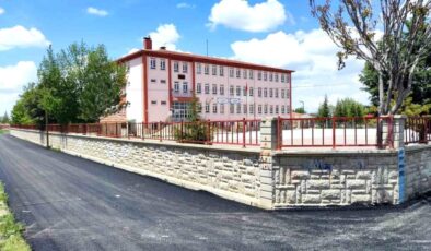 Ereğli Belediyesi Okullara Sıcak Asfalt Döktü