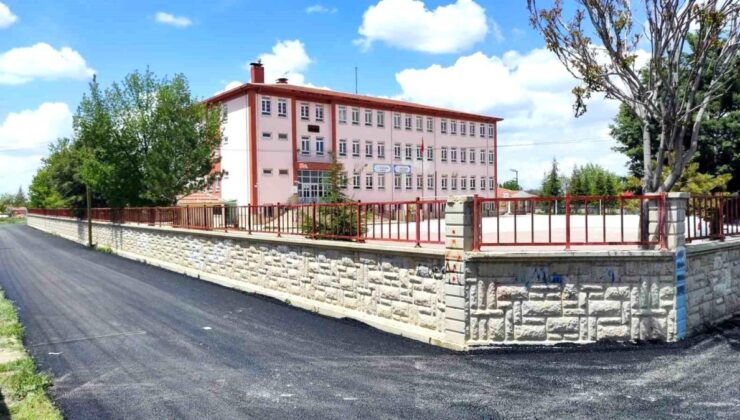Ereğli Belediyesi Okullara Sıcak Asfalt Döktü