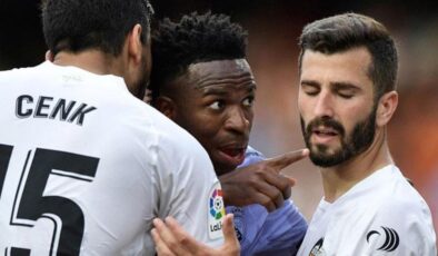 İspanya’da futbol alanlarına bu sefer ırkçılık damga vurdu! Real Madrid’in sambacı yıldızı Vinicius’a yapılanlardan sonra Ancelotti ve Neymar’dan takviye