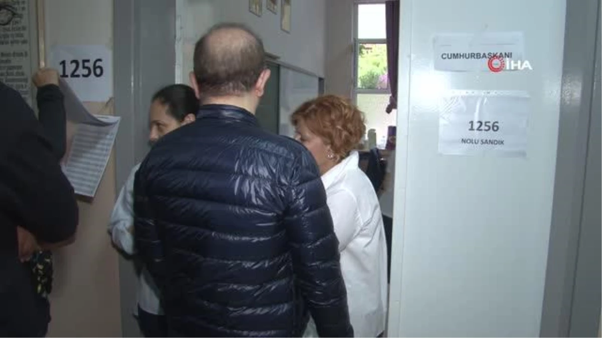 İzmir’de oy kullanma süreçleri başladı