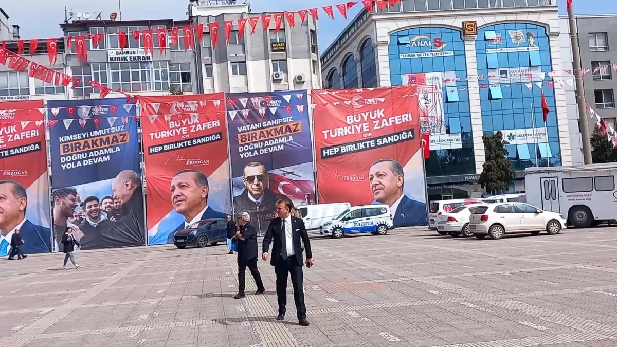 Samsun’da Türk Bayrağı Kullanıldığı İçin Cumhurbaşkanı Erdoğan’ın Afişleri Kaldırıldı