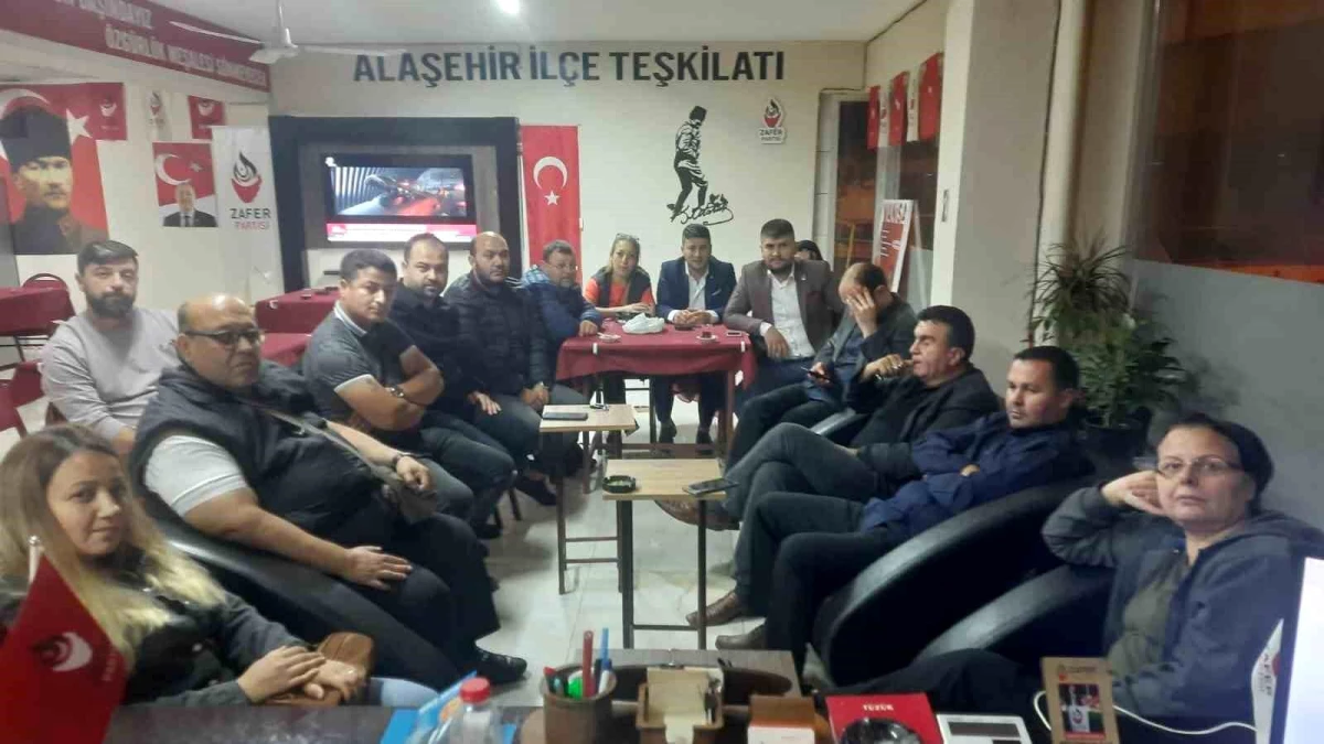 Zafer Partisi Alaşehir İlçe Lideri ve idaresi istifa etti