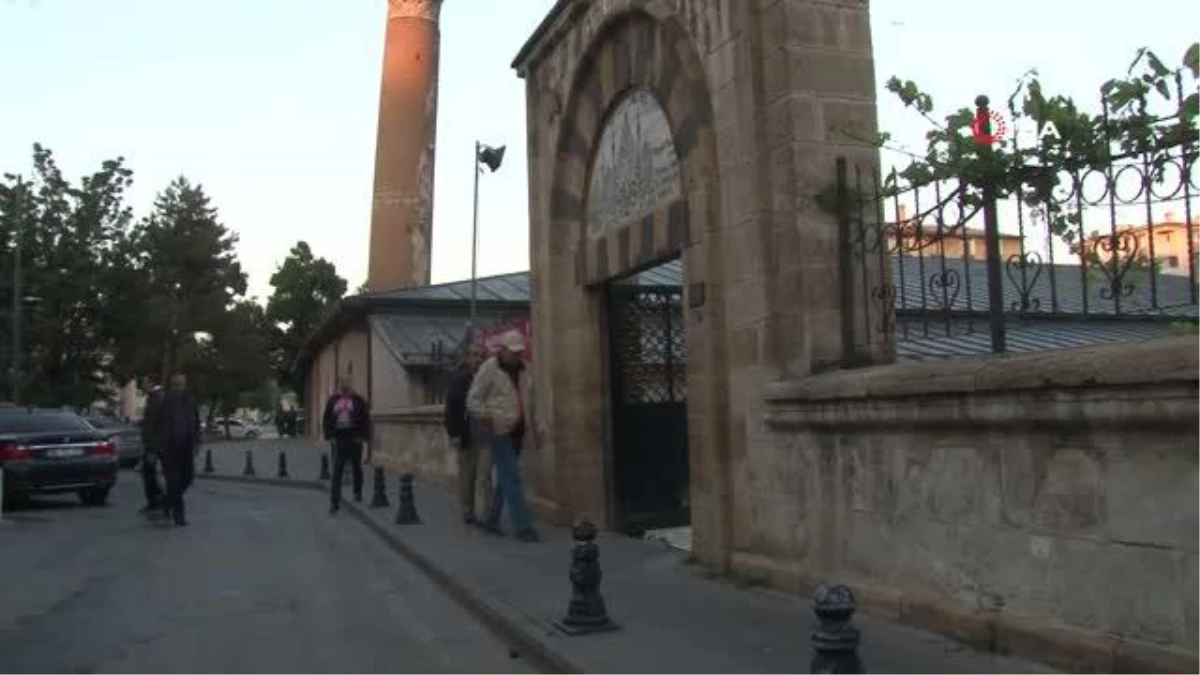 830 yıllık mescitte Kurban Bayramı namazı kılındı