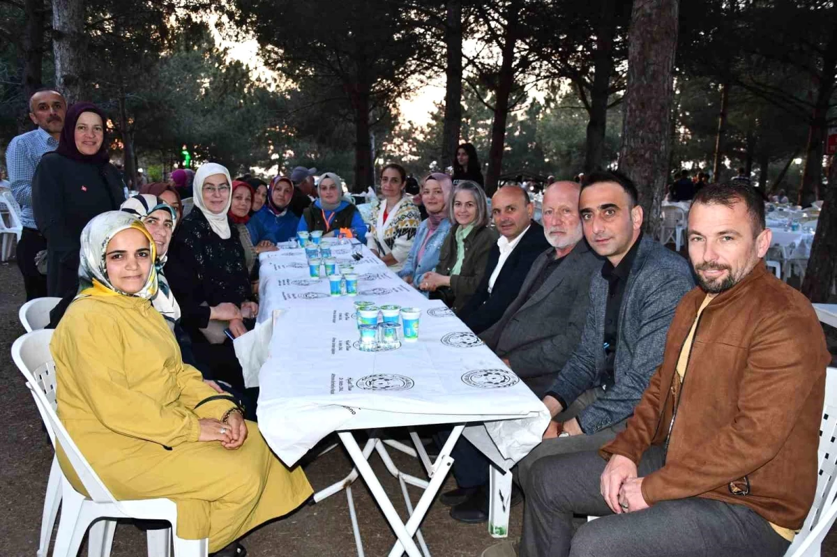 AK Parti Altınova Teşkilatları Piknikte Buluştu